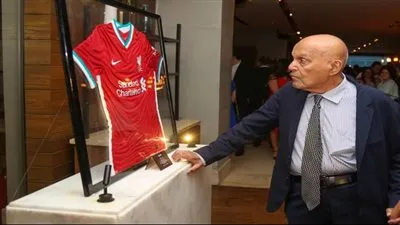 قميص محمد صلاح في مزاد خيري لصالح مرضى القلب