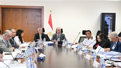 وزير الري يترأس اجتماع اللجنة العليا لتراخيص الشواطئ بحضور وزيرة البيئة 