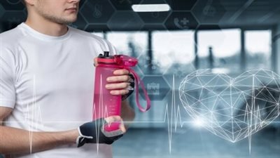 طبيب: قلة شرب المياه تزيد من ضربات القلب لدرجة مرضية (فيديو)