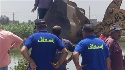 انقلاب سيارة ربع نقل بـ18 سيدة داخل ترعة في الدقهلية