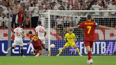 بهدف ديبالا.. روما يتقدم على إشبيلية في نهائي الدوري الأوروبي