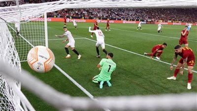 عاجل.. إشبيلية تعادل النتيجة أمام روما في نهائي الدوري الأوروبي