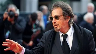 آل باتشينو: لا أريد الزواج وسعيد بتعدد علاقاتي النسائية وأنتظر مولود من صديقتي نور الفلاح