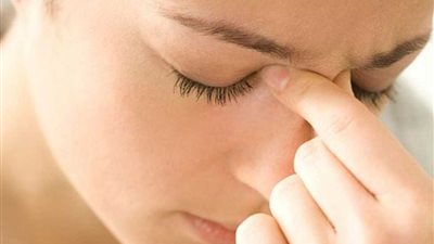 التهابات الجيوب الأنفية.. 9 أعراض بينها التورم والصداع