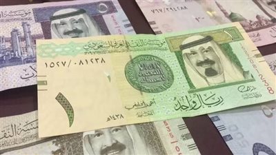 سعر الريال السعودي.. بالتزامن مع انطلاق موسم الحج في البنوك والسوق السوداء 