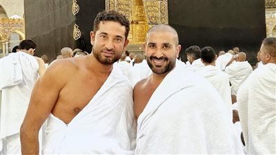 أحمد سعد برفقة شقيقه عمرو سعد من مناسك العمرة 