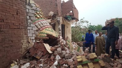 سقوط مئذنة مسجد بالقليوبية بسبب الطقس السيئ في القليوبية (صور)