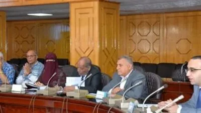 نائب محافظ الإسماعيلية يتابع منظومة التقنين والتصالح وتراخيص المحال