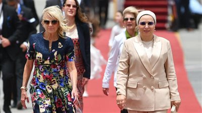 عاجل.. انتصار السيسي تُرحب بزيارة السيدة الأمريكية الأولى في مصر 