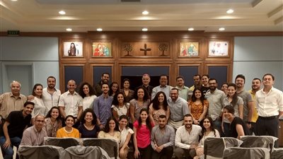 السفير البابوي بمصر ونيافة الأنبا باخوم يلتقيان المقبلين على الزواج