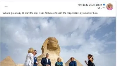 سيدة أمريكا الأولى تنشر صور زيارتها للأهرامات: «يوم عظيم» والآلاف يعلقون 