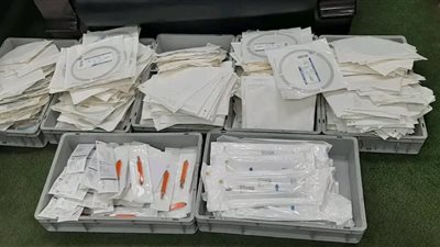 ضبط محاولة تهريب أدوات ومستلزمات طبية عبر مطار برج العرب 