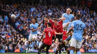 من هو معلق مباراة مانشستر يونايتد ضد مانشستر سيتي في البريميرليج اليوم؟