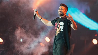 محمد حماقي حديث السوشيال ميديا بسبب طفلة مصابة بـ 