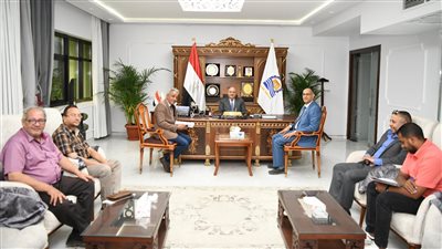 محافظ قنا يوجه بضرورة التنسيق بين مستشفيات الصحة والجامعة