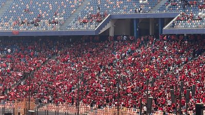 جماهير الأهلي تُزين مدرجات ستاد القاهرة قبل نهائي الوداد المغربي
