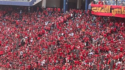 جمهور الأهلي يستعين بالطبلة لتشجيع الأحمر قبل مباراة الوداد المغربي 