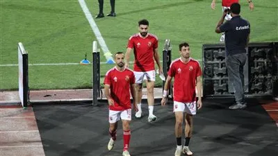 صور إحماء لاعبي الأهلي قبل مباراة الوداد المغربي
