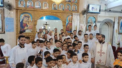 مطران أبوقرقاص للكنيسة الكاثوليكية يحتفل بعيد العنصرة 