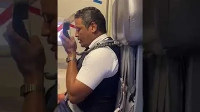 طيار سوداني يُبكي الركاب بقصيدة 