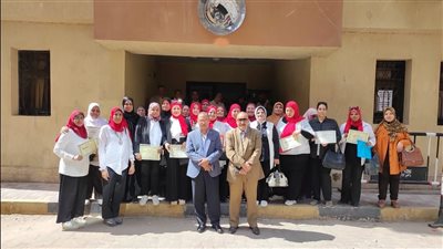 تكريم رؤساء اللجان والمراقبين الأوائل وغرفة عمليات الامتحانات بإدارة بولاق الدكرور التعليمية 