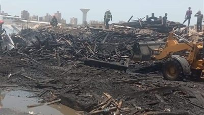 حريق هائل يلتهم مخزن أخشاب في القباري بالإسكندرية
