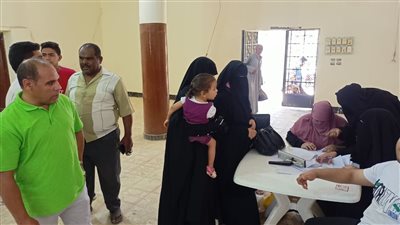 قافلة طبية مجانية للكشف على أهالى الواحات البحرية بمركز الشباب 