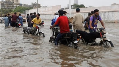 مصرع 19 شخصًا جرّاء الأمطار والعواصف في باكستان