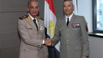 وزير الدفاع يعود إلى أرض الوطن عقب انتهاء زيارته الرسمية في فرنسا 