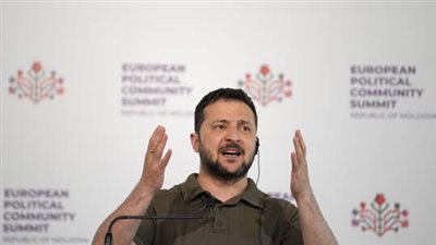 زيلينسكي يوسع العقوبات المناهضة لروسيا