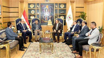 جامعة المنصورة تبحث تفعيل الدرجة العلمية المزدوجة بمرحلة البكالوريوس مع جامعة لويفيل الأمريكية