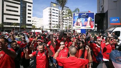 عاجل - اشتباكات بين جماهير الأهلي والوداد في نهائي دوري أبطال إفريقيا والشرطة تتدخل 