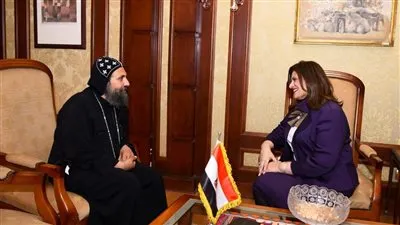 وزيرة الهجرة تستقبل كاهن كنيسة السيدة العذراء والقديسة دميانة بأيرلندا