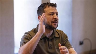 زيلينسكي يوقع مرسوما بتأجيل 