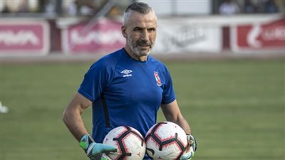 تفاصيل اجتماع يانكون مع حراس الأهلي.. وهؤلاء المرشحين للأحمر في يناير