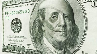 صدمة كبيرة بالسوق السوداء وزلزال يضرب الدولار وتعرف على سعر الأخضر بالبنوك