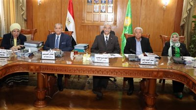 رئيس جامعة المنوفية يعقد لجنة اختيار عميد كلية الاقتصاد المنزلي