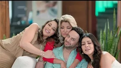 مصطفي قمر ونجمات 