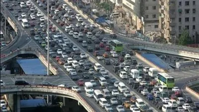 كثافات مرورية متحركة على بعض الطرق والميادين يوم الأحد 18-6-2023