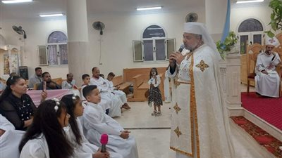 الأنبا عمانوئيل يترأس قداس المناولة الاحتفالية بكنيسة العائلة المقدسة بالأقصر 