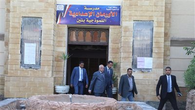 محافظ الجيزة يتفقد امتحانات الثانوية العامة في اللغة العربية بالدقي والعجوزة