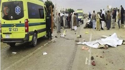 إصابة 3 أشخاص في حادث تصادم سيارتين نقل على الطريق الأوسطي بحلوان 