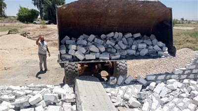 حملات إزالة للتعديات ورفع 192 طن مخلفات بنطاق مشروعات حياة كريمة فى دشنا بقنا