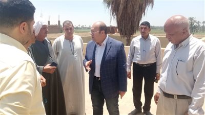 نائب محافظ الجيزة يتفقد مشروعات مياه الشرب والصرف الصحي بالعياط
