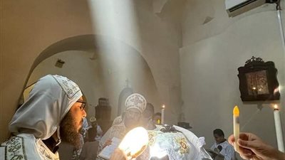 بالتزامن مع الاحتفال بعيد الملاك تعامد الشمس فى كنيسة صهرجت الكبرى بميت غمر