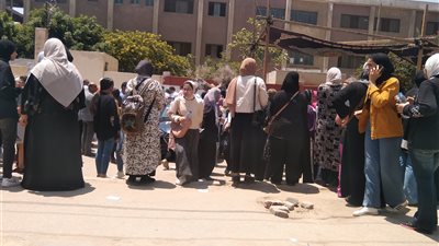ارتياح بين طلاب الثانوية العامة بالقليوبية لسهولة امتحان اللغة الأجنبية الثانية