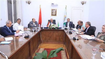 محافظ الجيزة يوجه بالتعامل الحازم حيال مخالفات تحويل النشاط السكنى إلي تجارى 