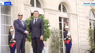 عاجل.. ماكرون يستقبل السيسي فور وصوله إلى قصر الإليزيه