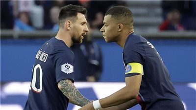 ميسي يوجه رسالة خاصة إلى مبابي قبل الرحيل عن باريس سان جيرمان 