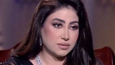 بمكياج صاخب.. بوسي تتألق في أحدث ظهور لها